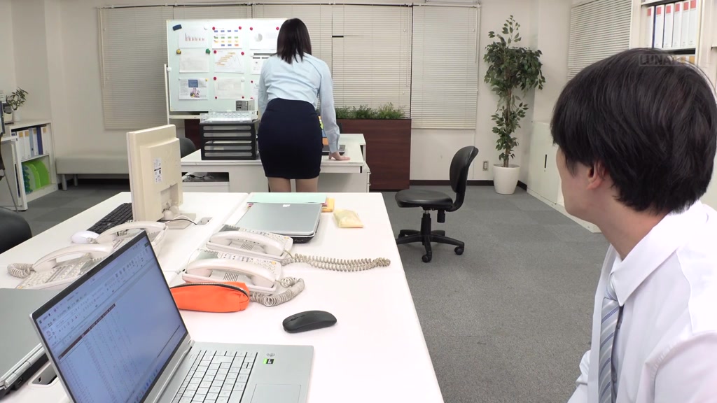 琴音華 机 事務所 OL